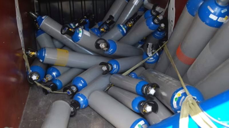 Lachgas Flessen