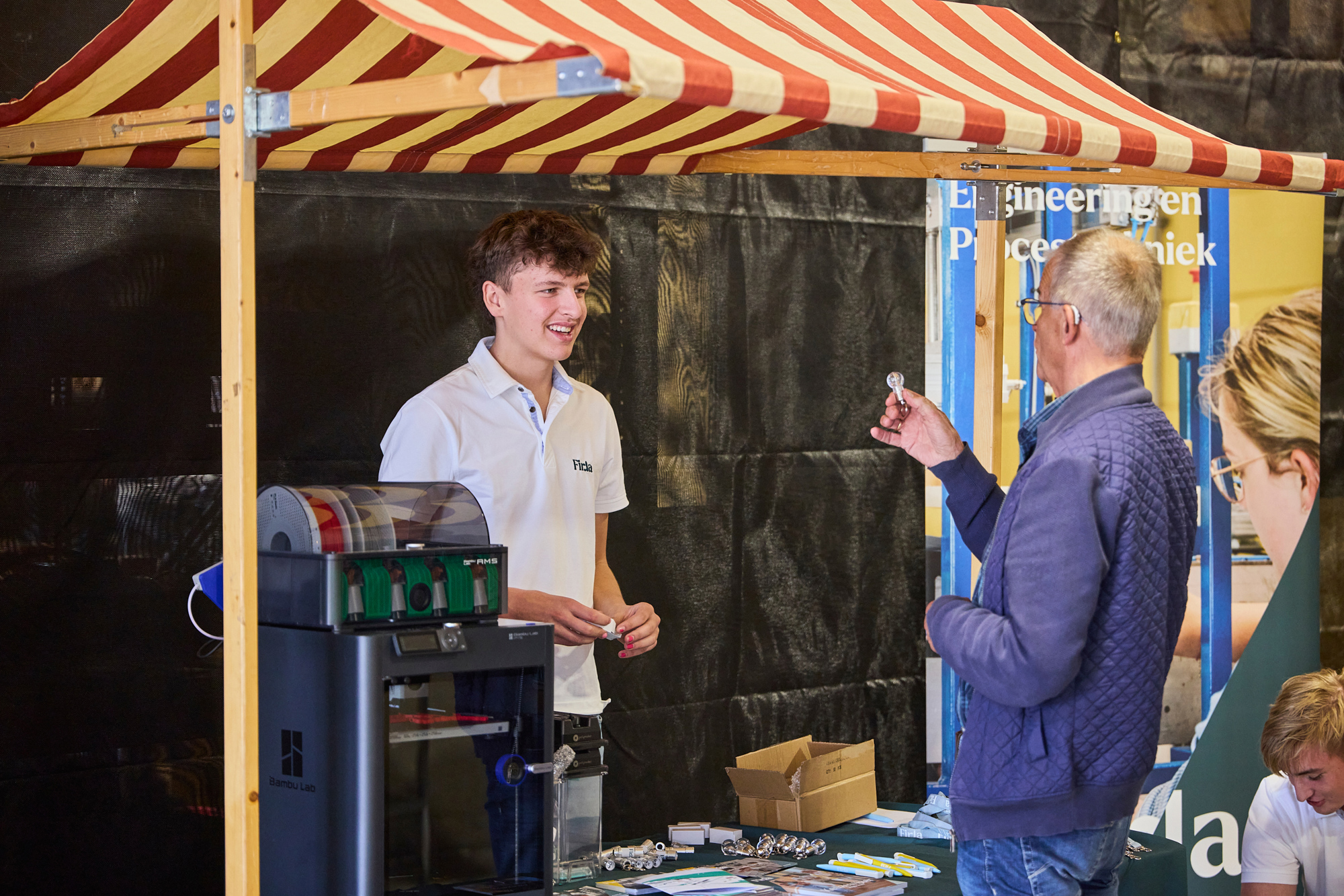 Student Firda tijdens open dag REC