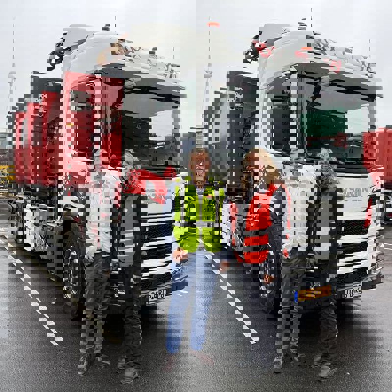 Burgemeester Sybrand Buma Rijdt Mee Op De Vuilniswagen