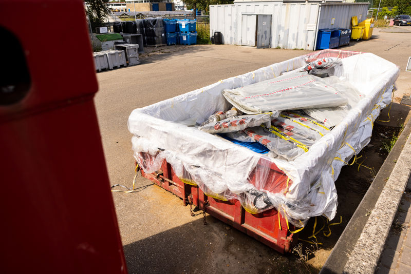 Asbest Verpakt In Container LR Liggend