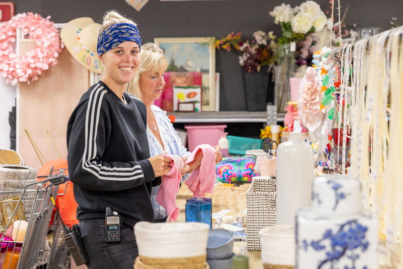 Samenwerken In Het Magazijn