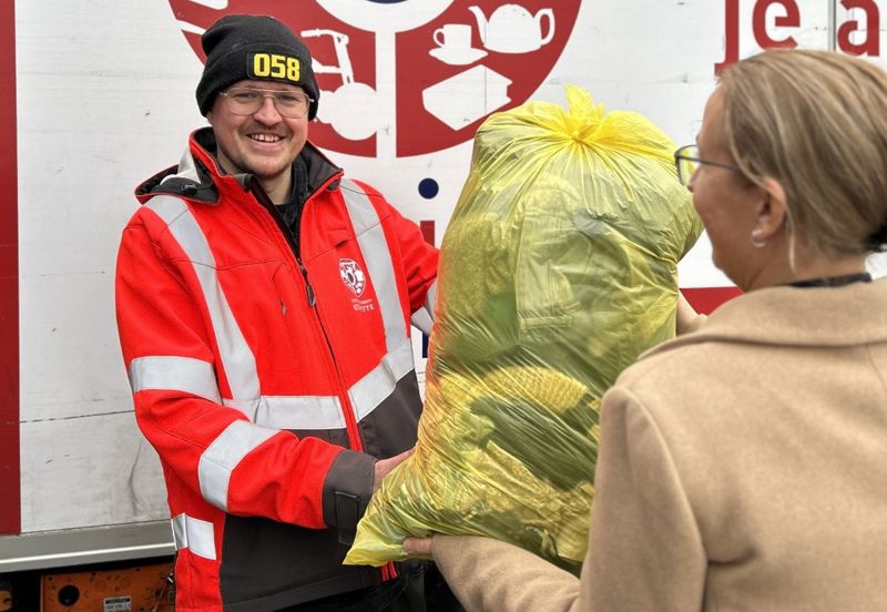 Textiel Wordt Op Afspraak Opgehaald Door Omrin Estafette