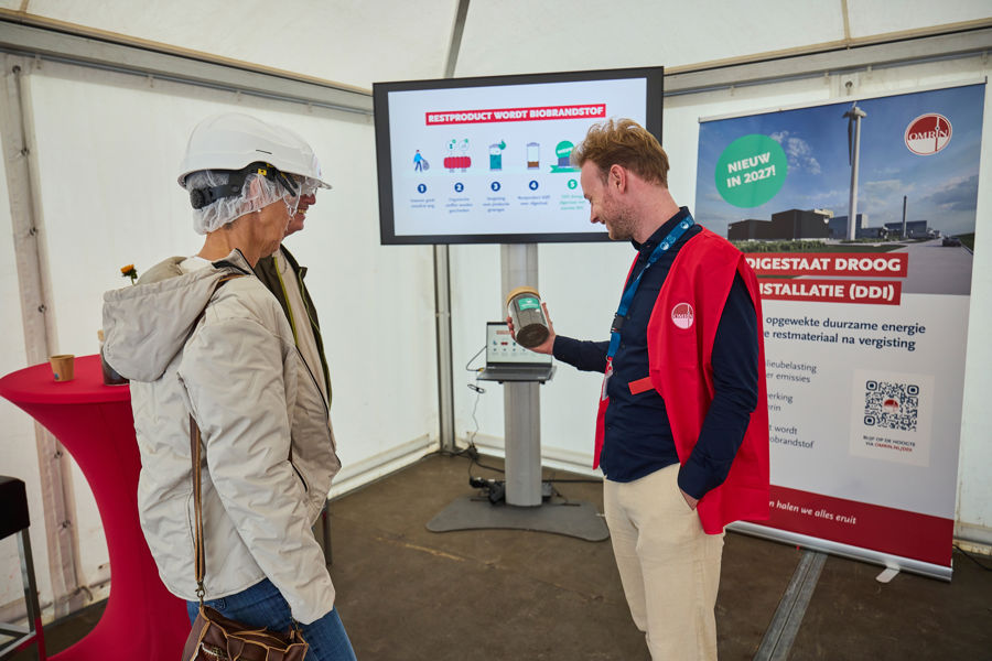 Medewerker laat plannen voor DDI zien